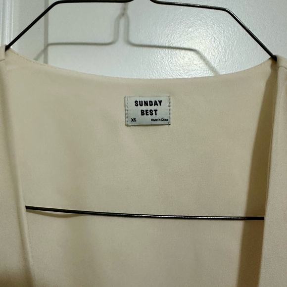 Aritzia- Sunday Best crème blouse - Picture 2 of 3